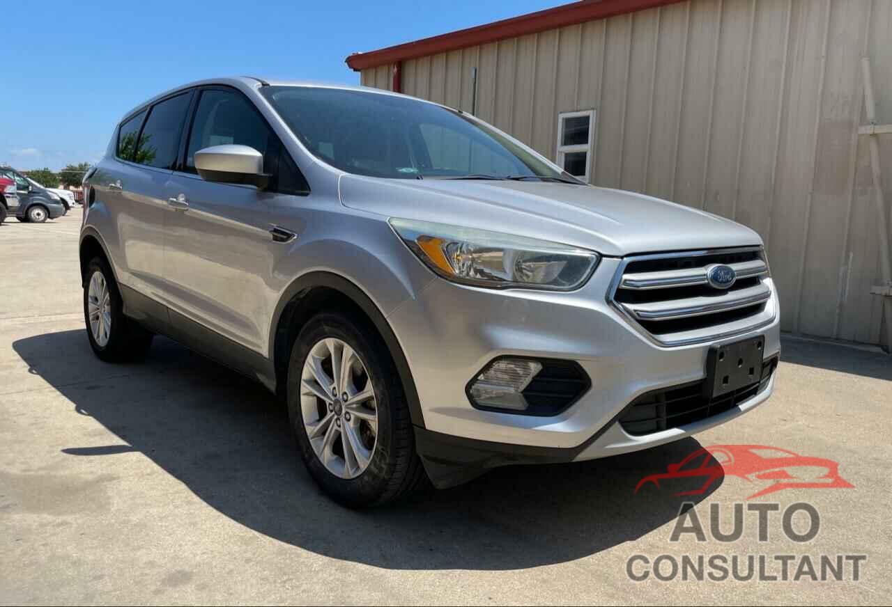 FORD ESCAPE 2017 - 1FMCU0G9XHUC28884