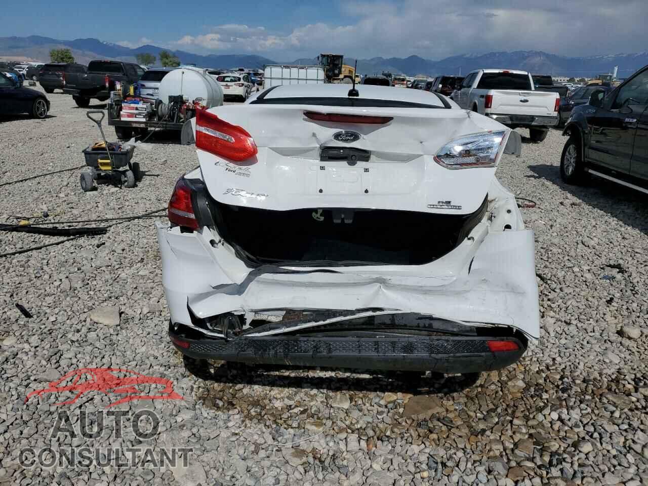 FORD FOCUS 2015 - 1FADP3F26FL348356
