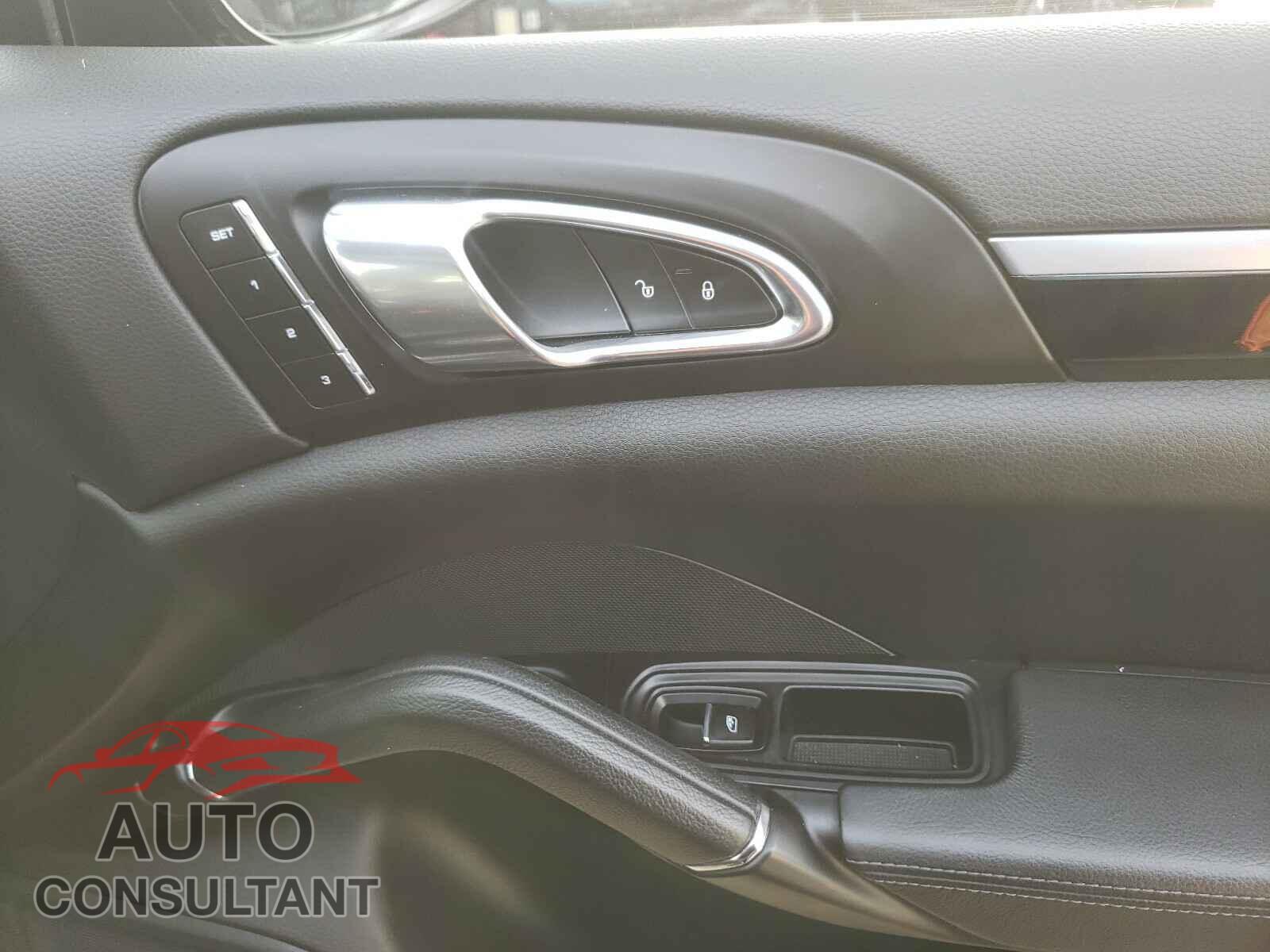 PORSCHE CAYENNE 2017 - WP1AA2A2XHKA80824