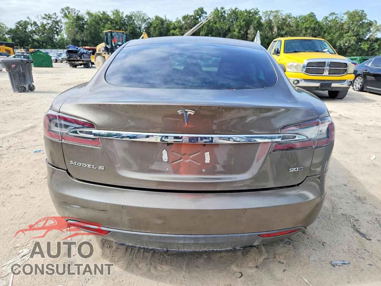 TESLA MODEL S 2015 - 5YJSA1E23FF110220