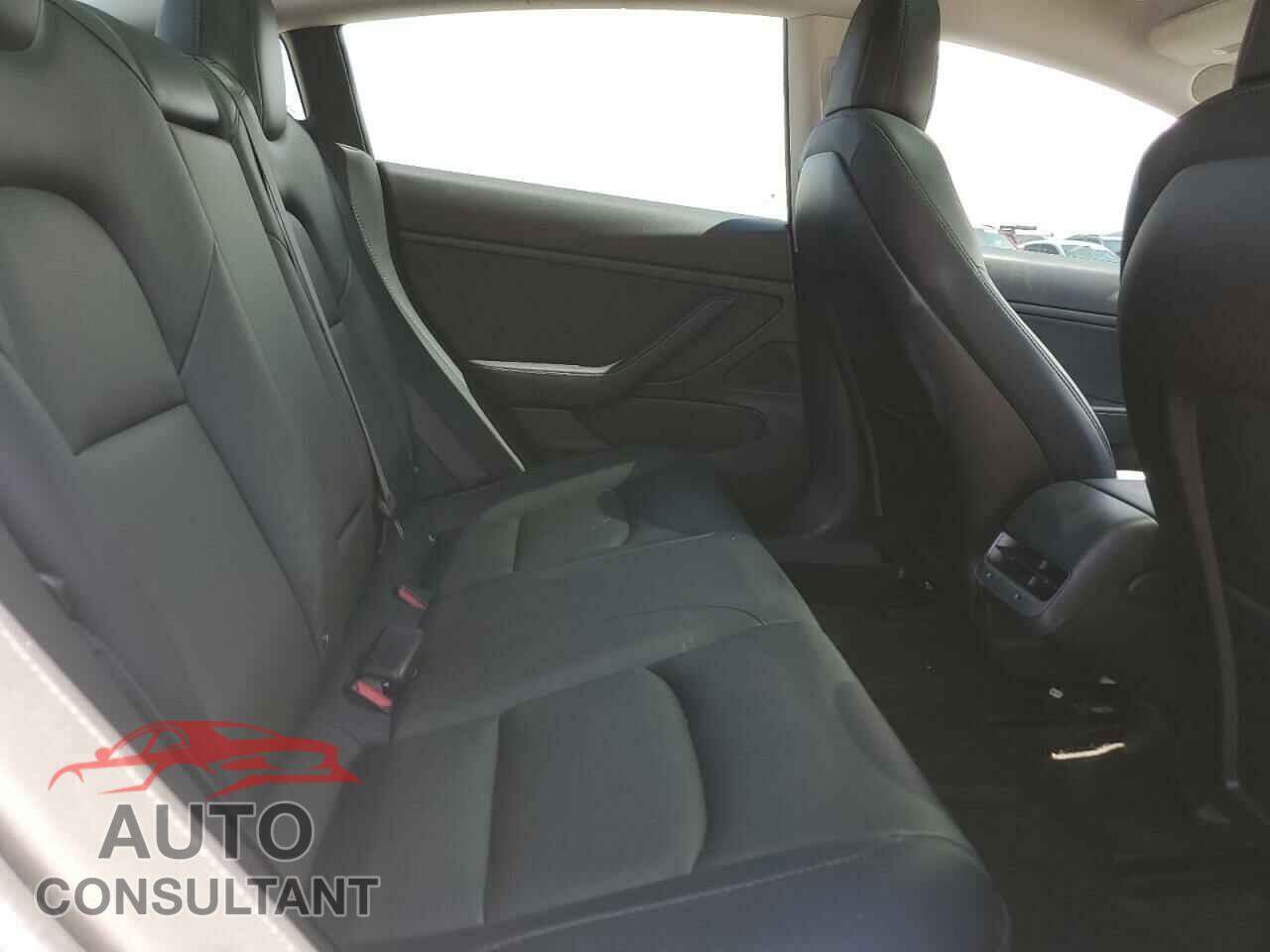 TESLA MODEL 3 2018 - 5YJ3E1EB0JF092552