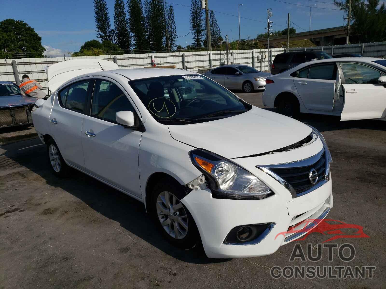 NISSAN VERSA 2018 - 3N1CN7AP0JL823375