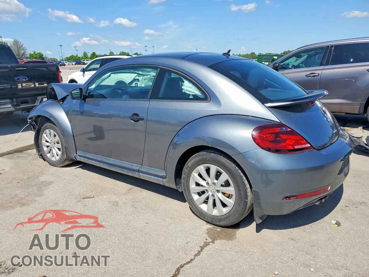 VOLKSWAGEN BEETLE 2018 - 3VWFD7AT1JM701318