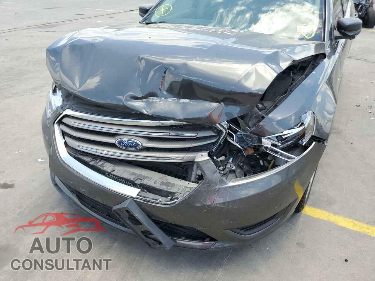 FORD TAURUS 2018 - 1FAHP2D82JG103137