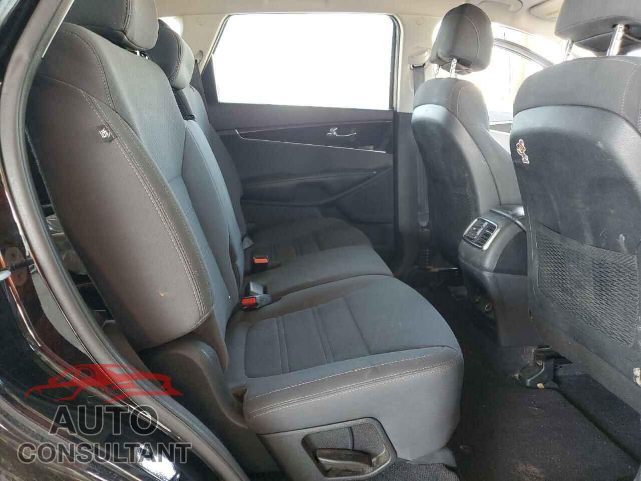 KIA SORENTO 2017 - 5XYPG4A38HG324006