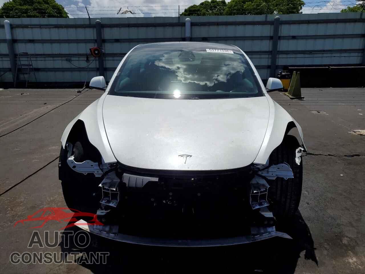 TESLA MODEL 3 2021 - 5YJ3E1EC2MF026565