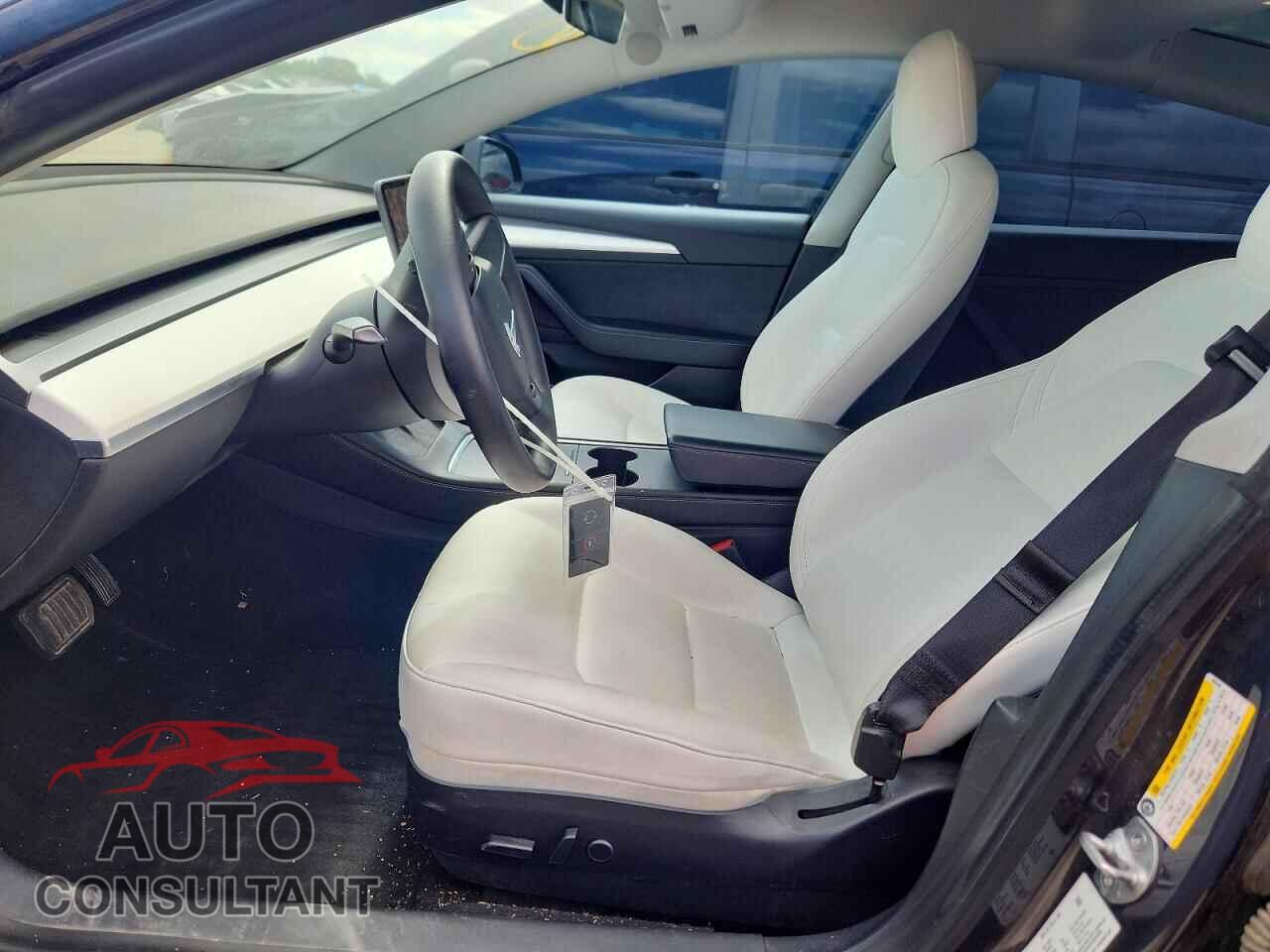 TESLA MODEL 3 2021 - 5YJ3E1EA2MF084545