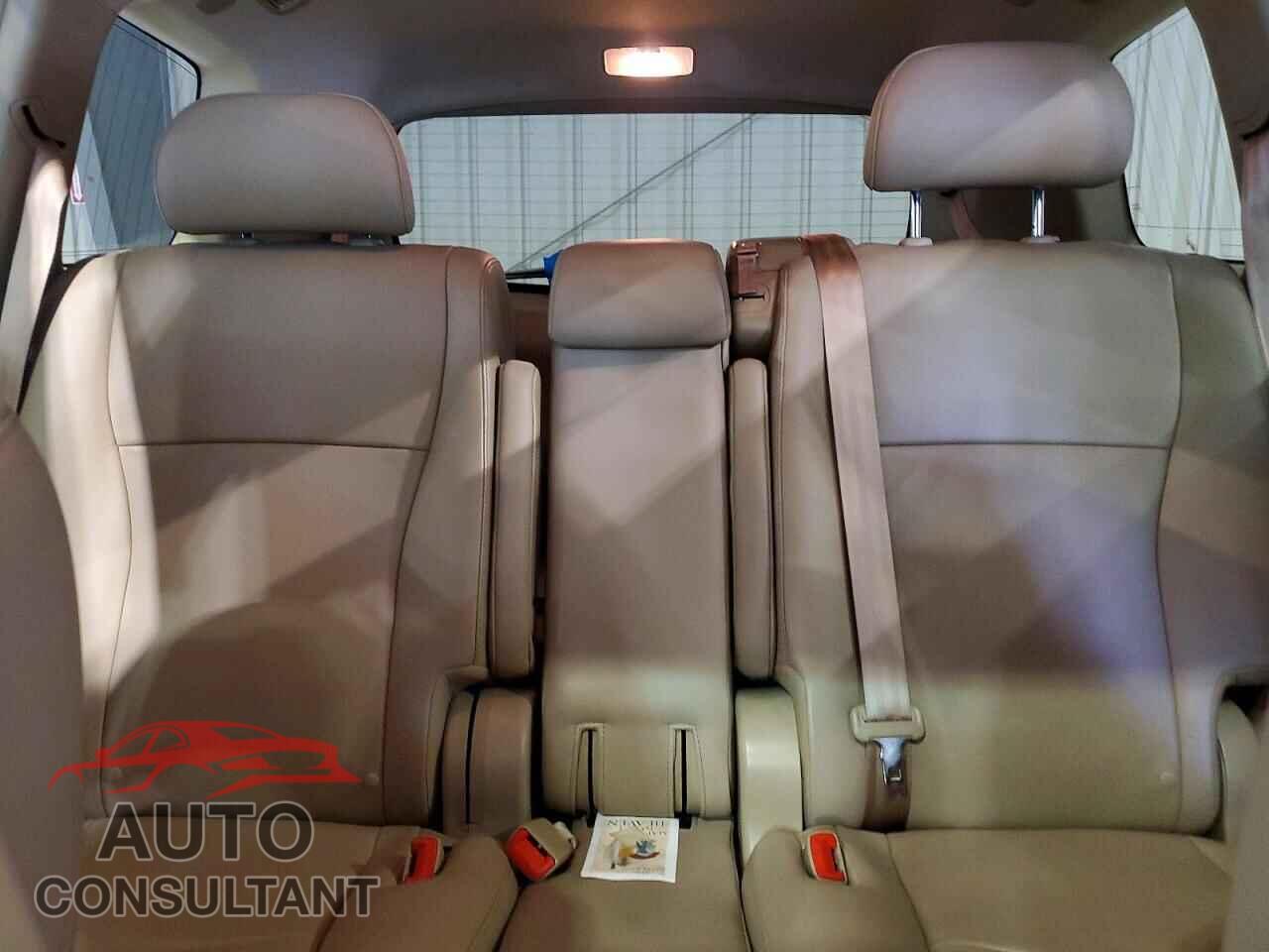 TOYOTA HIGHLANDER 2012 - 5TDBK3EH8CS156601