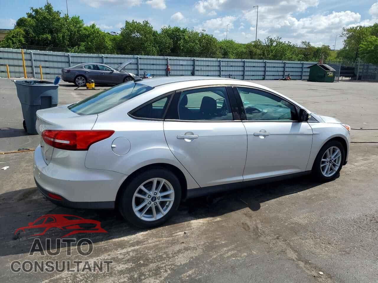 FORD FOCUS 2017 - 1FADP3F26HL337845