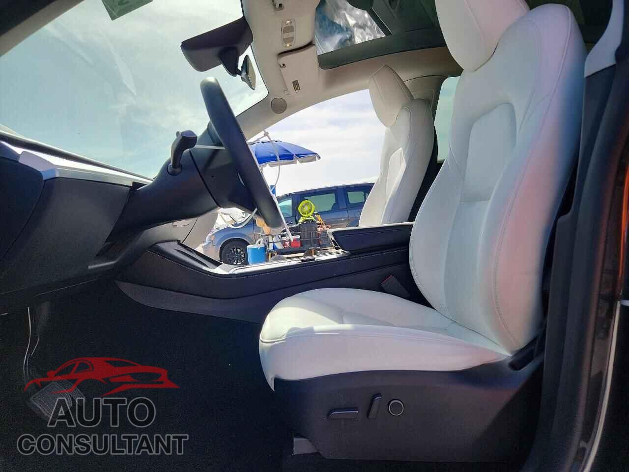 TESLA MODEL Y 2024 - 7SAYGDED1RF009051