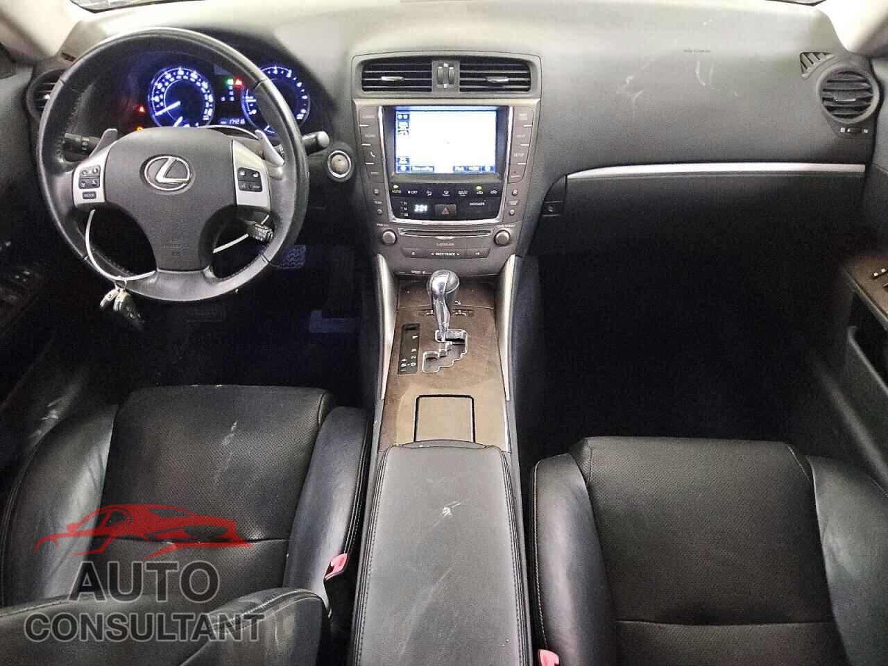 LEXUS IS 2015 - JTHFF2C27F2533136