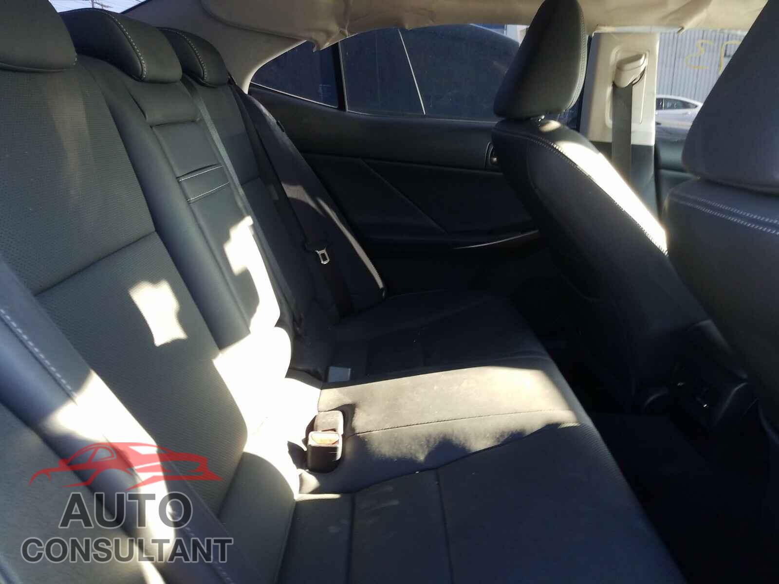 LEXUS IS 2019 - JTHBA1D20K5094876