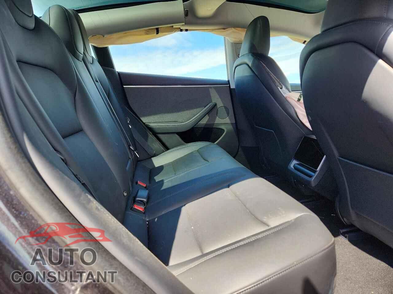 TESLA MODEL 3 2024 - 5YJ3E1EA8RF738424