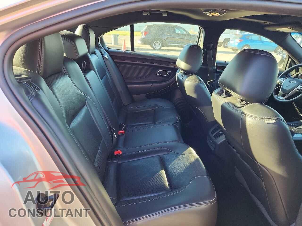 FORD TAURUS 2018 - 1FAHP2F88JG127455