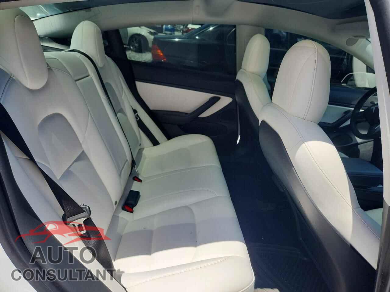 TESLA MODEL 3 2021 - 5YJ3E1EA4MF877927