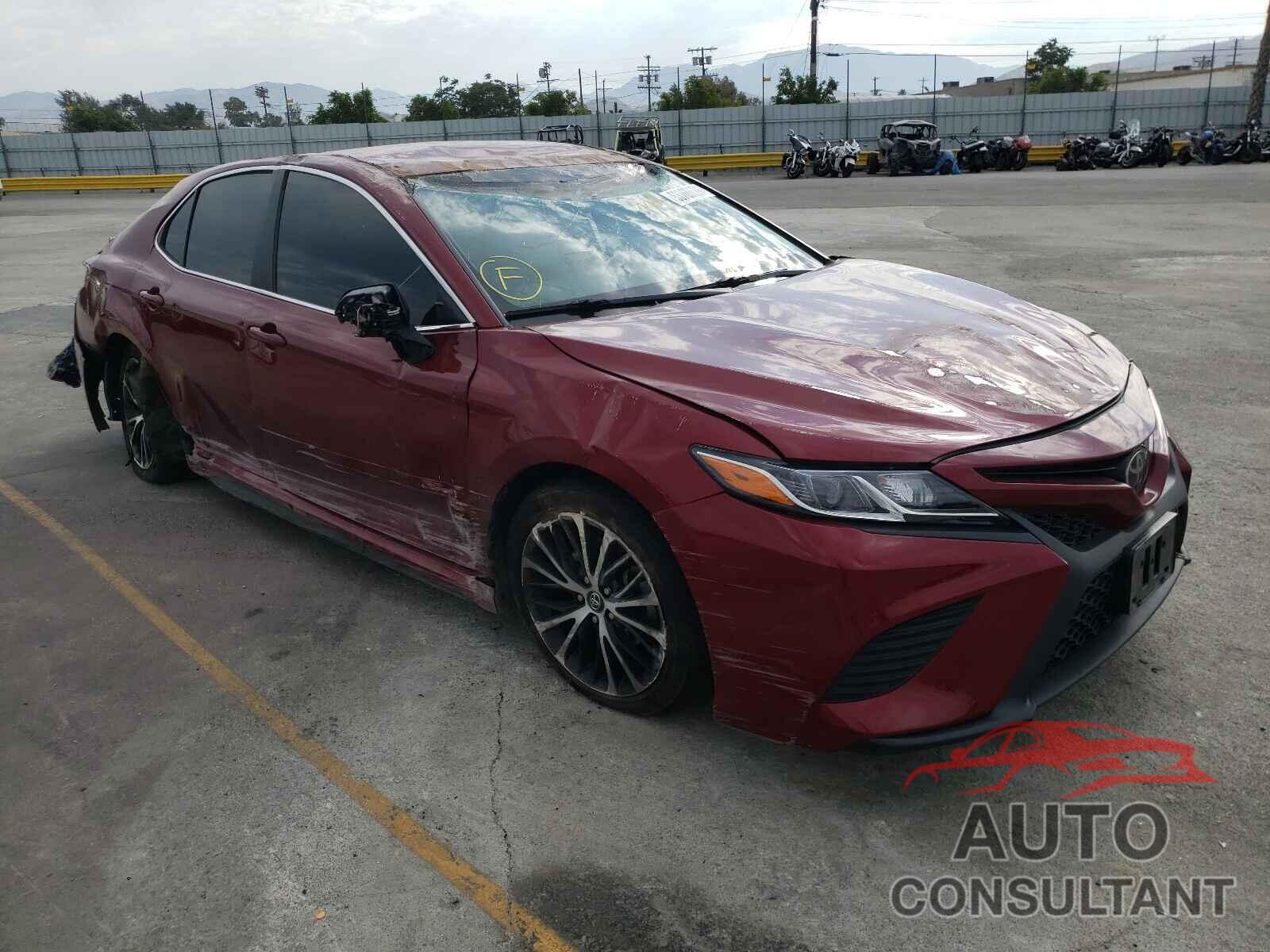 TOYOTA CAMRY 2018 - 4T1B11HK4JU622544