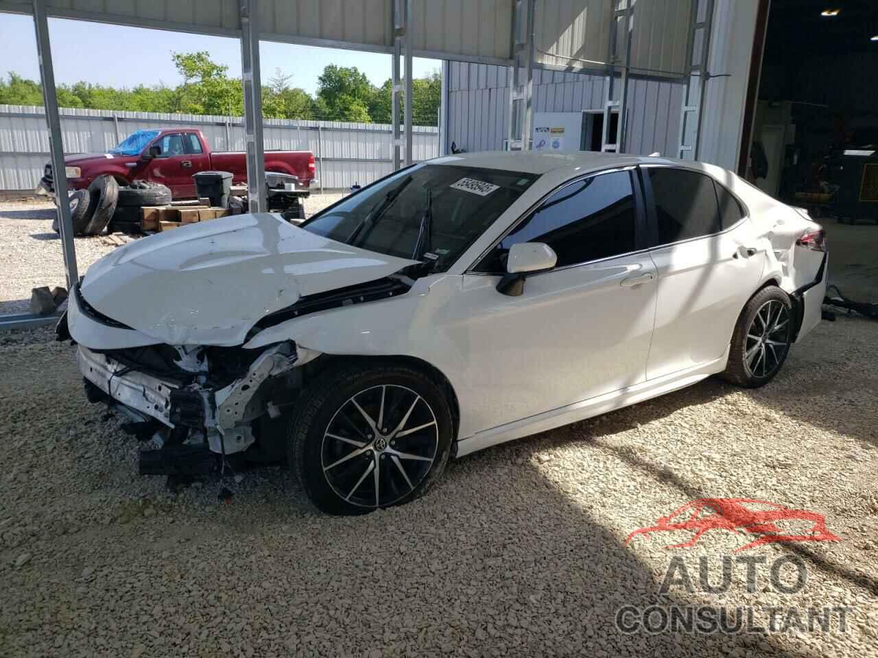TOYOTA CAMRY 2021 - 4T1G11AK4MU586536