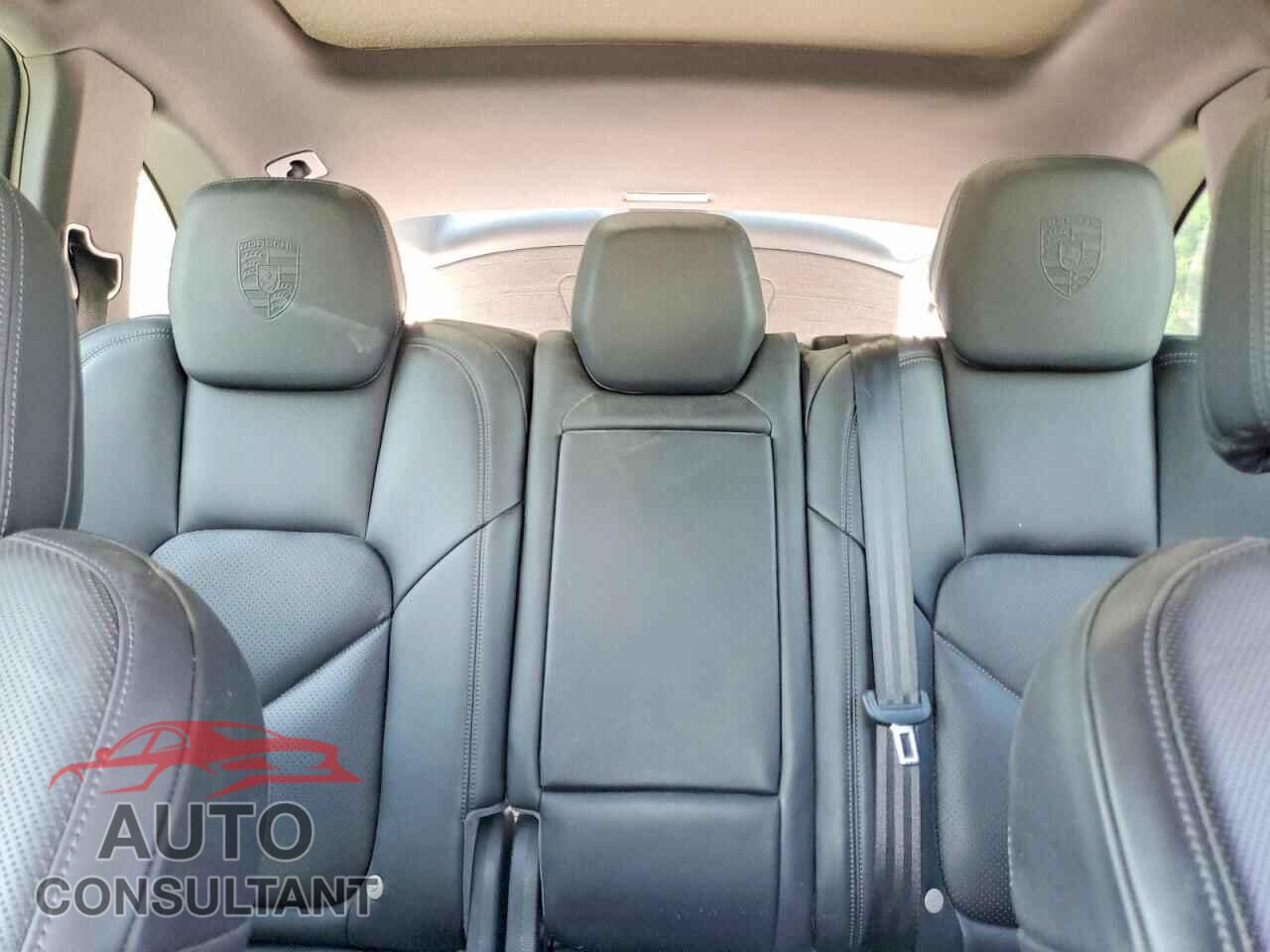 PORSCHE CAYENNE 2017 - WP1AA2A29HKA82659