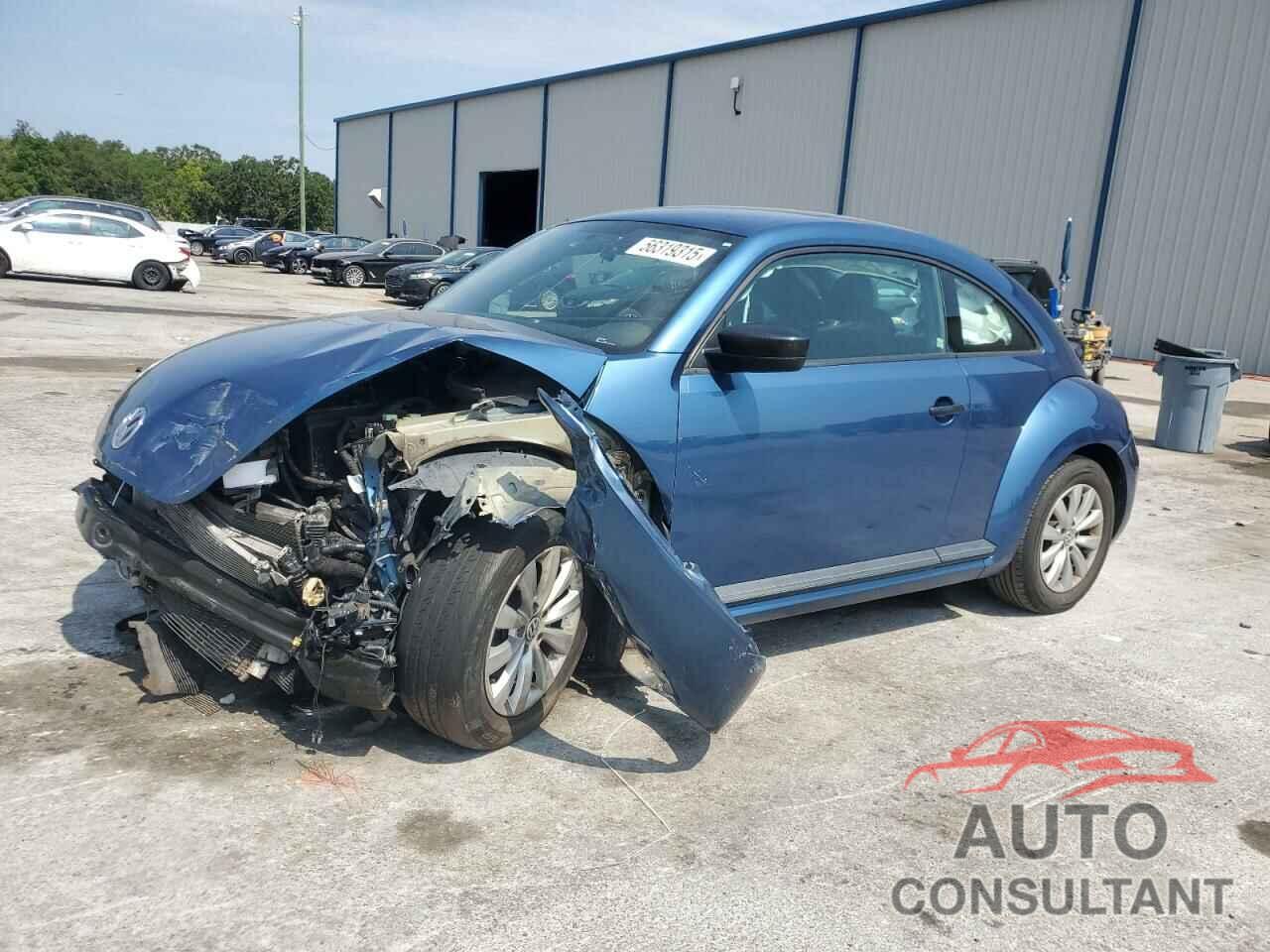 VOLKSWAGEN BEETLE 2018 - 3VWFD7AT7JM716678