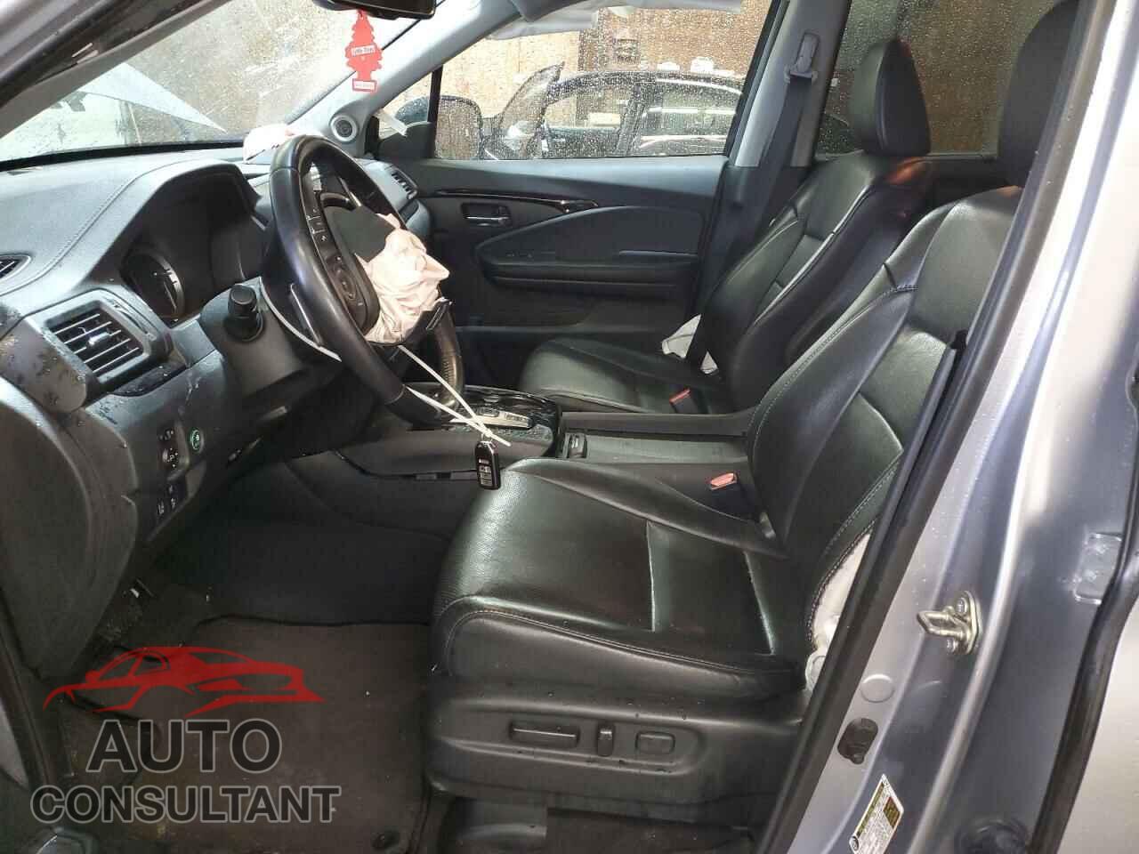 HONDA PILOT 2017 - 5FNYF6H02HB004864