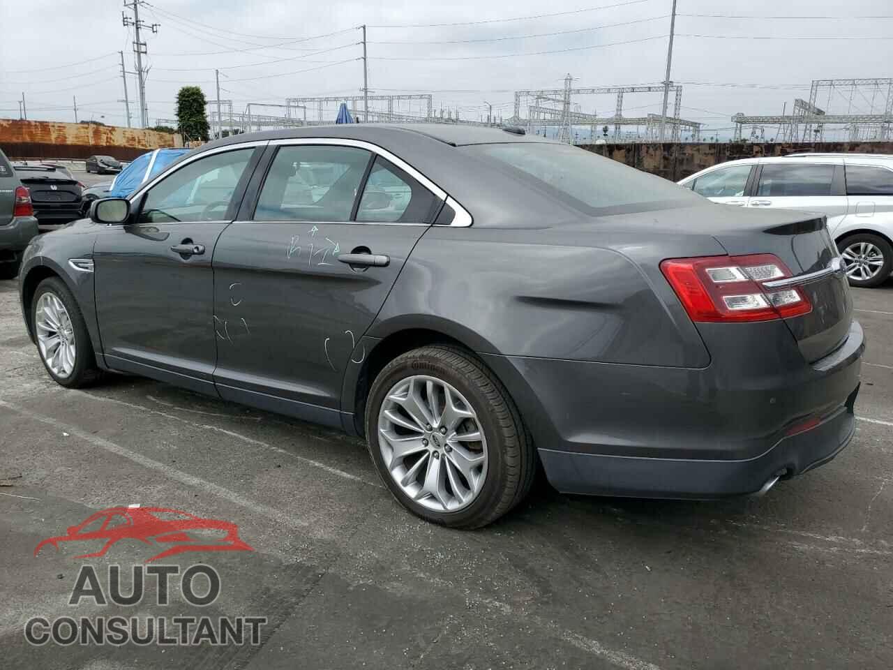 FORD TAURUS 2018 - 1FAHP2F89JG133457