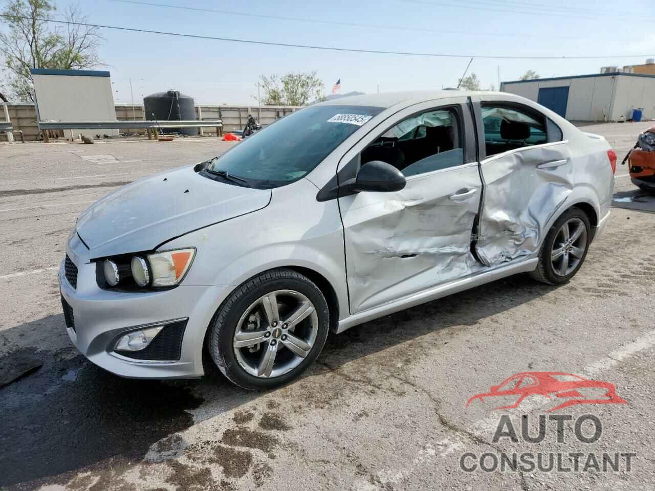 CHEVROLET SONIC 2015 - 1G1JG5SB1F4127569