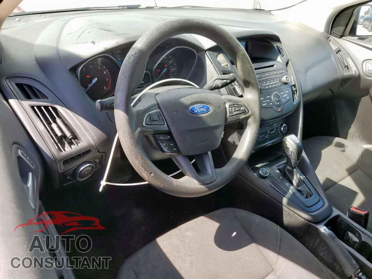 FORD FOCUS 2015 - 1FADP3F26FL243784