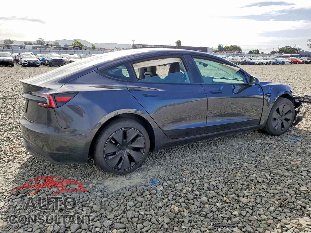 TESLA MODEL 3 2024 - 5YJ3E1EA9RF826883
