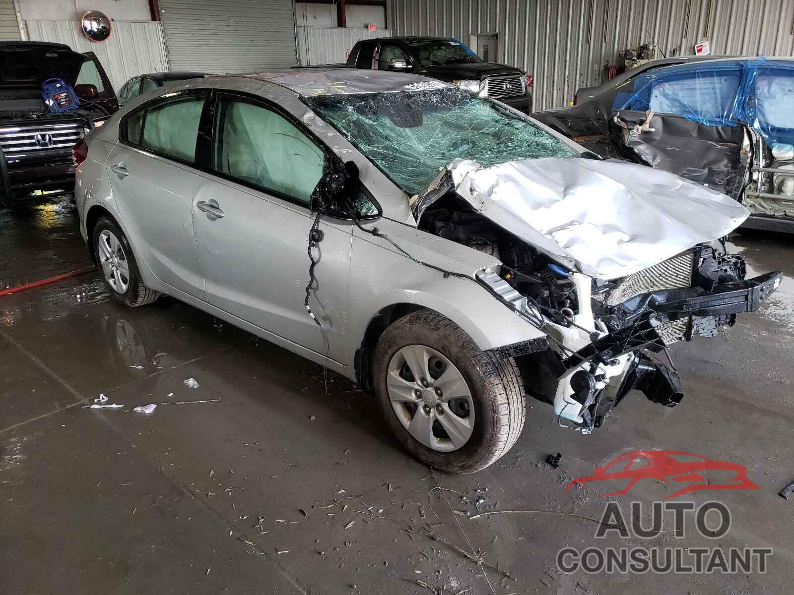 KIA FORTE 2018 - 3KPFK4A74JE212643