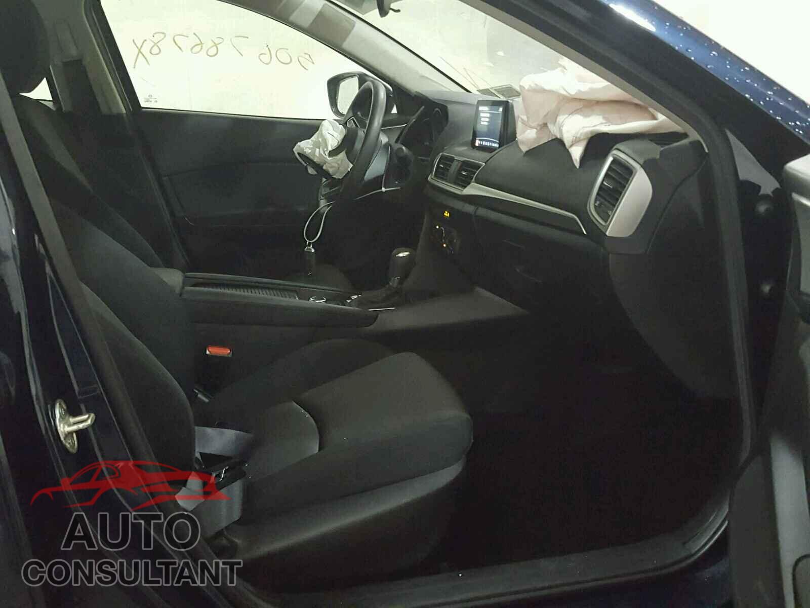 MAZDA 3 2017 - 3MZBN1U76HM135884