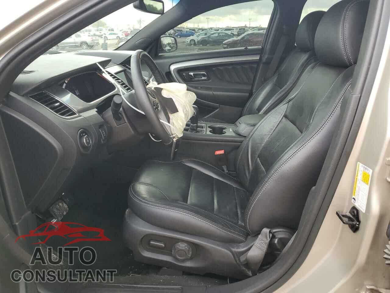 FORD TAURUS 2018 - 1FAHP2E87JG119641
