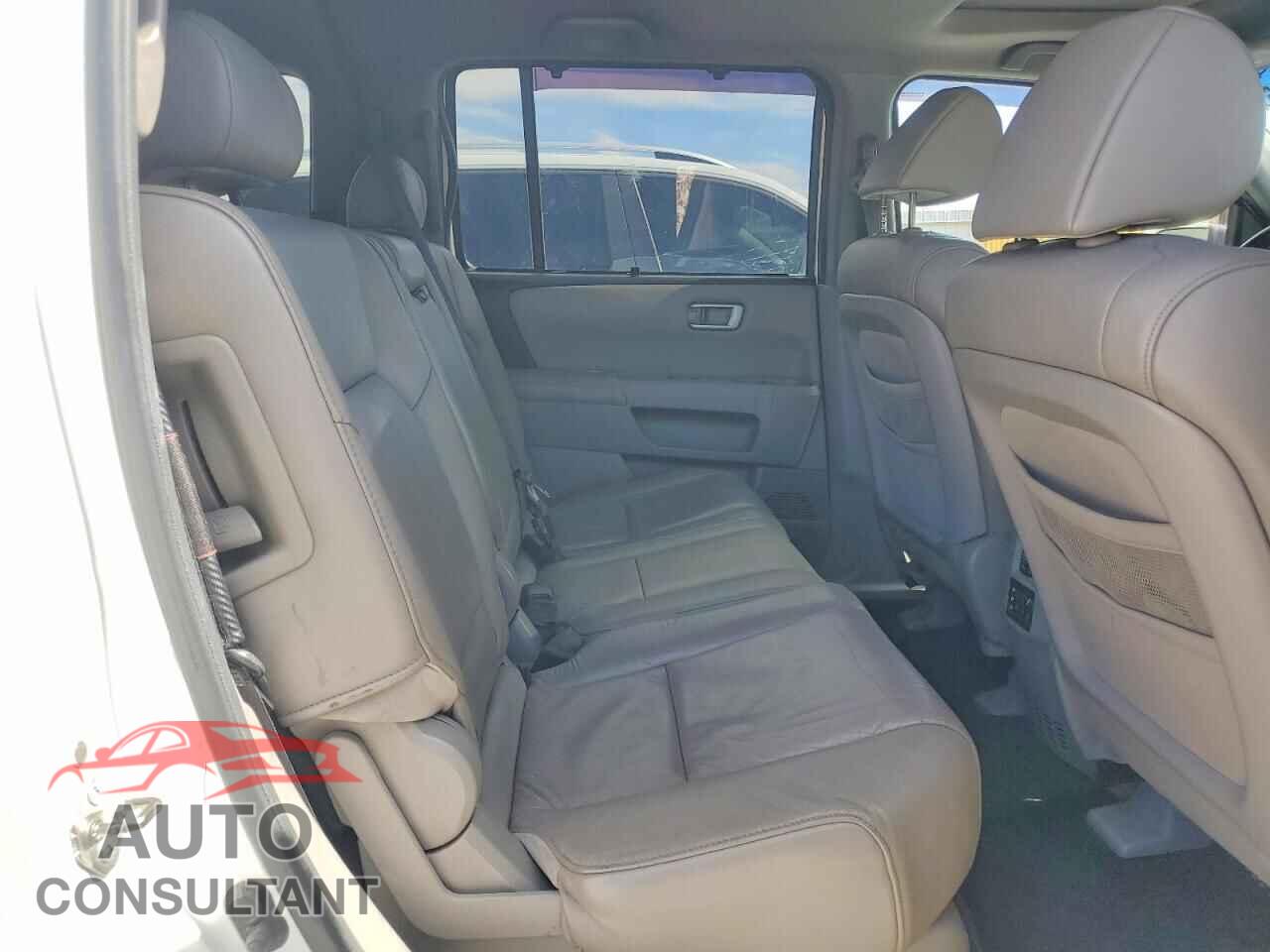 HONDA PILOT 2010 - 5FNYF4H97AB030692