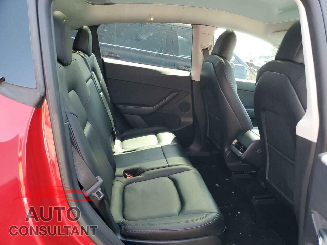 TESLA MODEL Y 2021 - 5YJYGAEEXMF282633