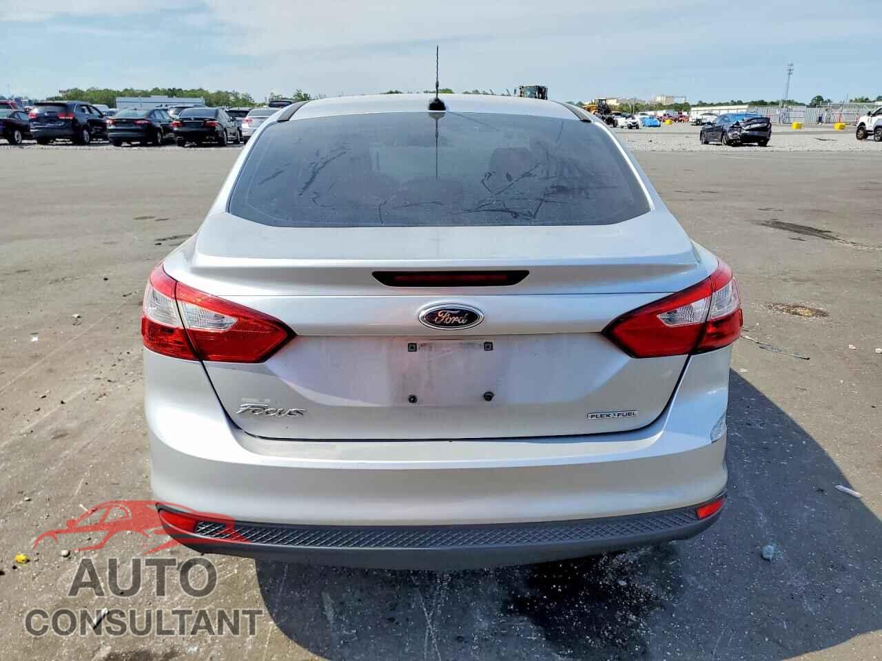 FORD FOCUS 2014 - 1FADP3E25EL127105