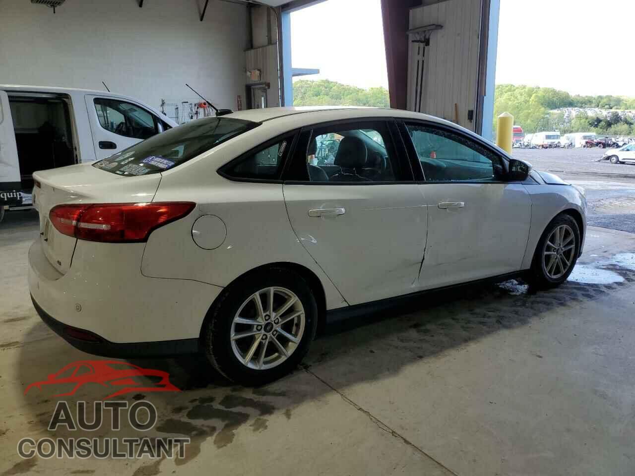 FORD FOCUS 2015 - 1FADP3F26FL216150