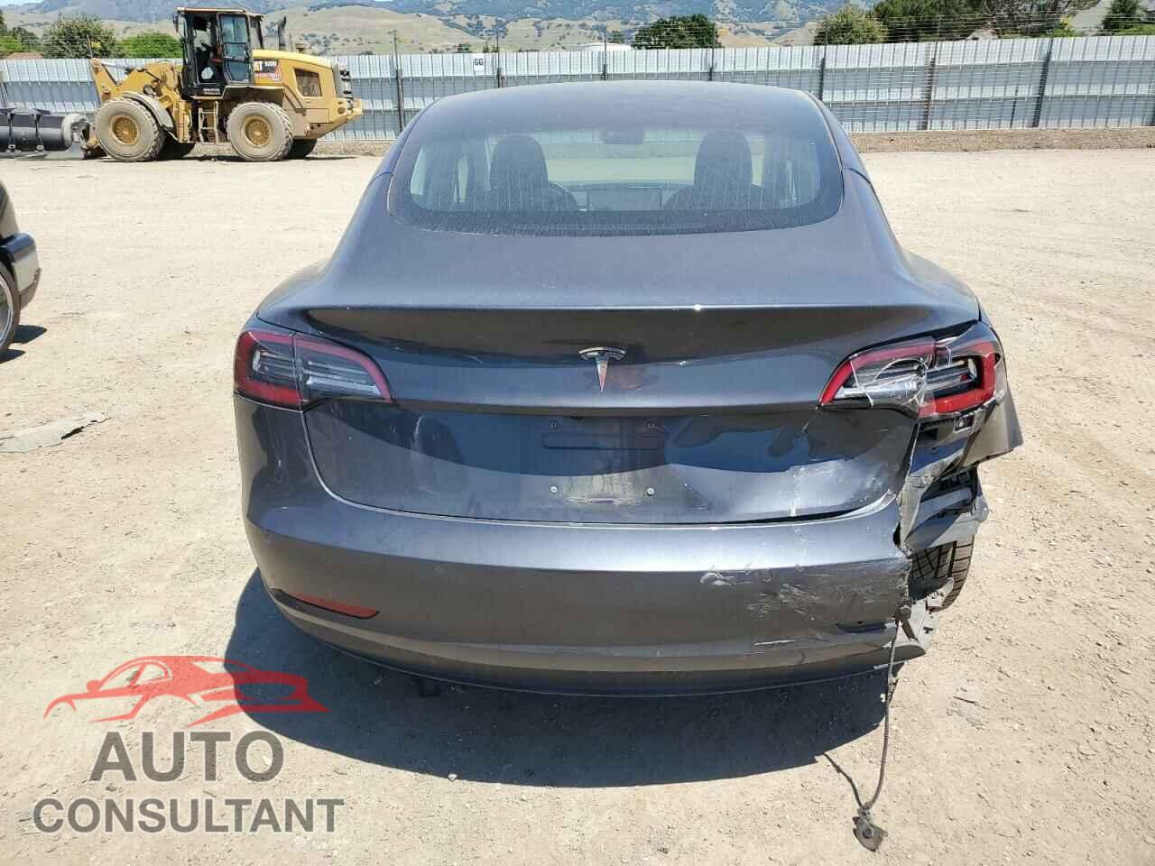 TESLA MODEL 3 2018 - 5YJ3E1EB2JF087045