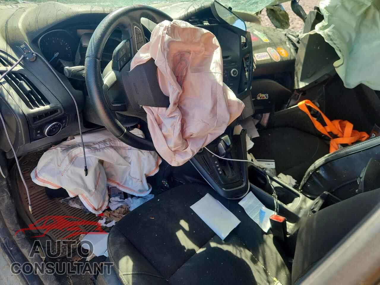 FORD FOCUS 2015 - 1FADP3F25FL348025