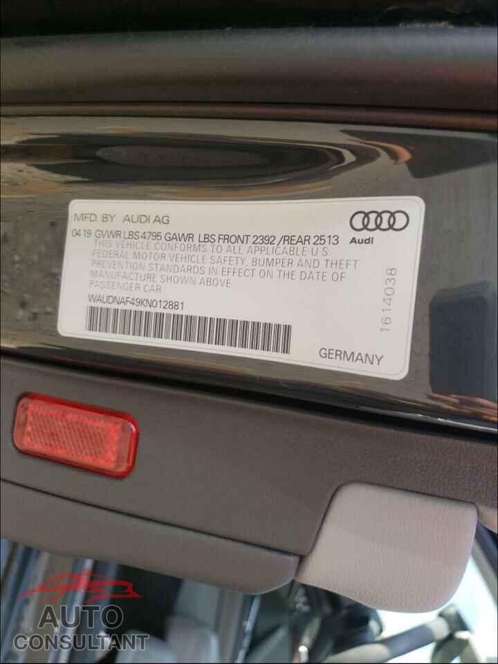 AUDI A4 2019 - WAUDNAF49KN012881