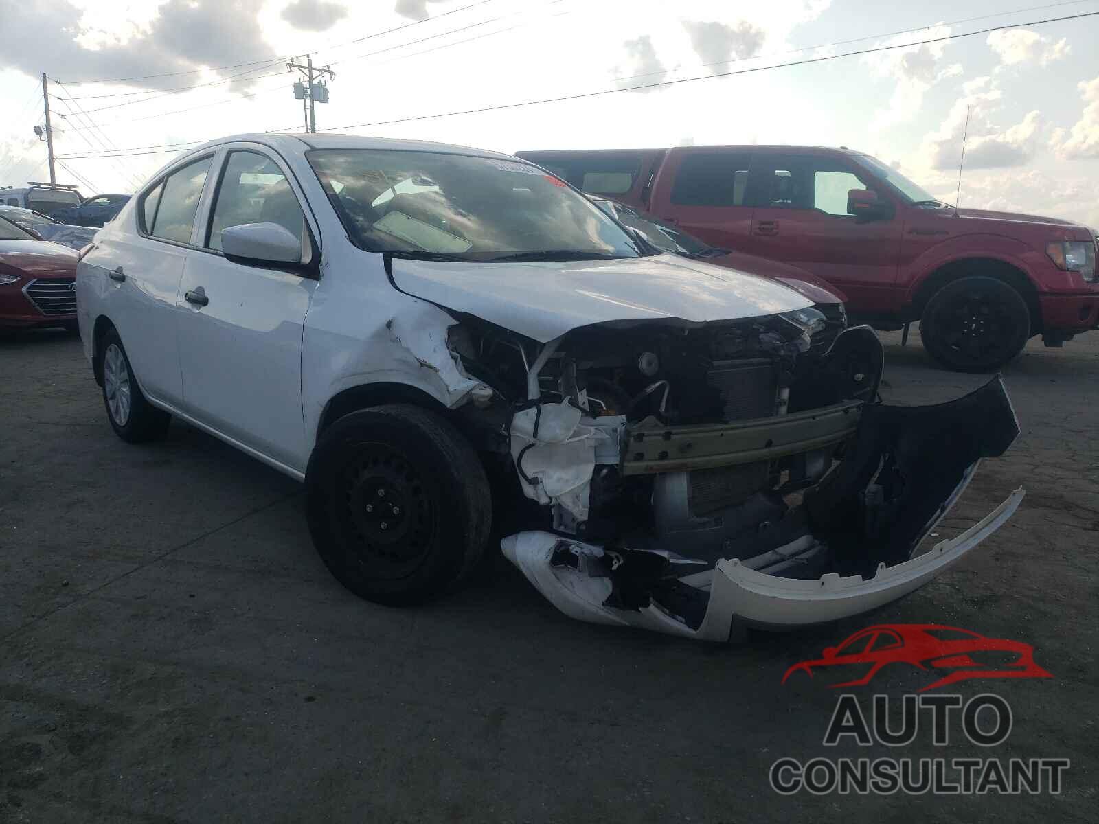 NISSAN VERSA 2017 - 3N1CN7AP8HL852469