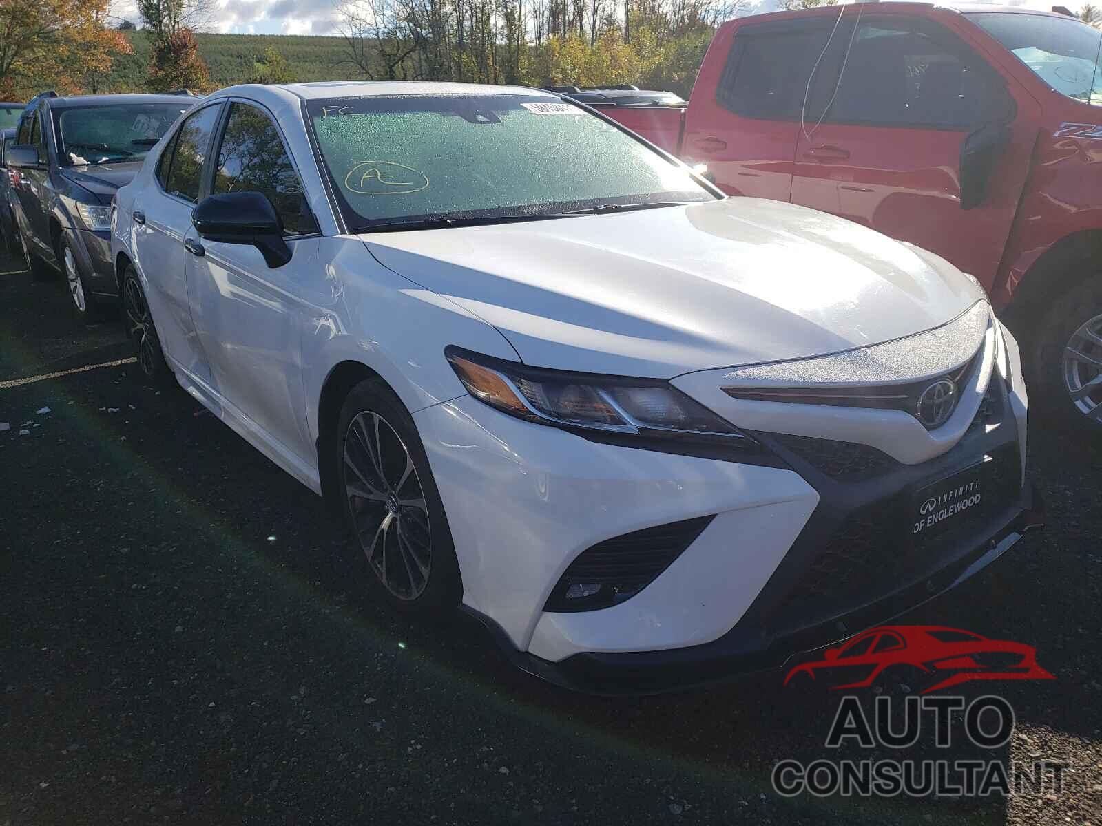 TOYOTA CAMRY 2018 - 4T1B11HK5JU107150