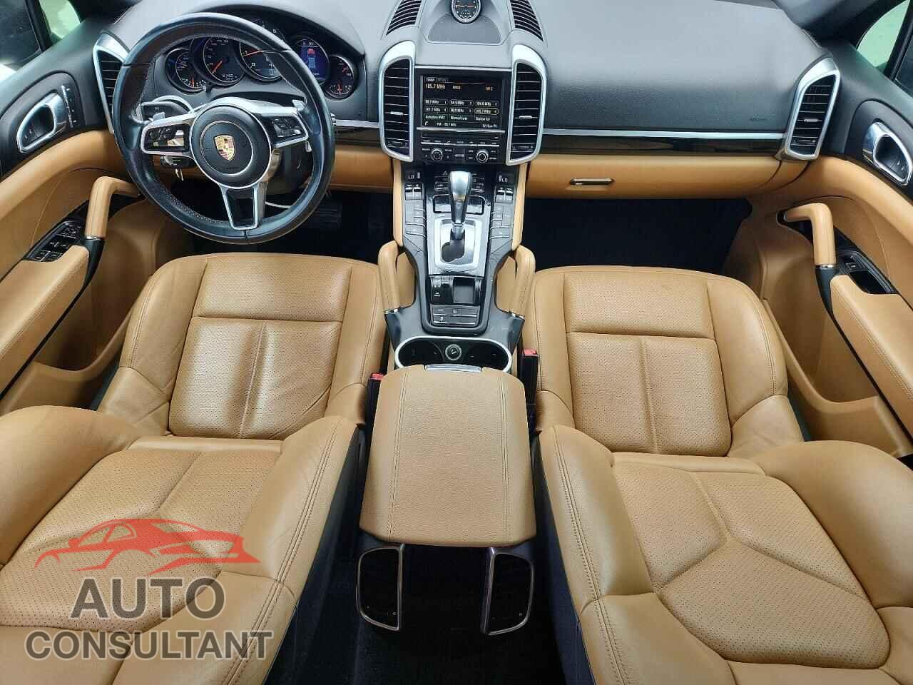 PORSCHE CAYENNE 2016 - WP1AA2A29GKA13484