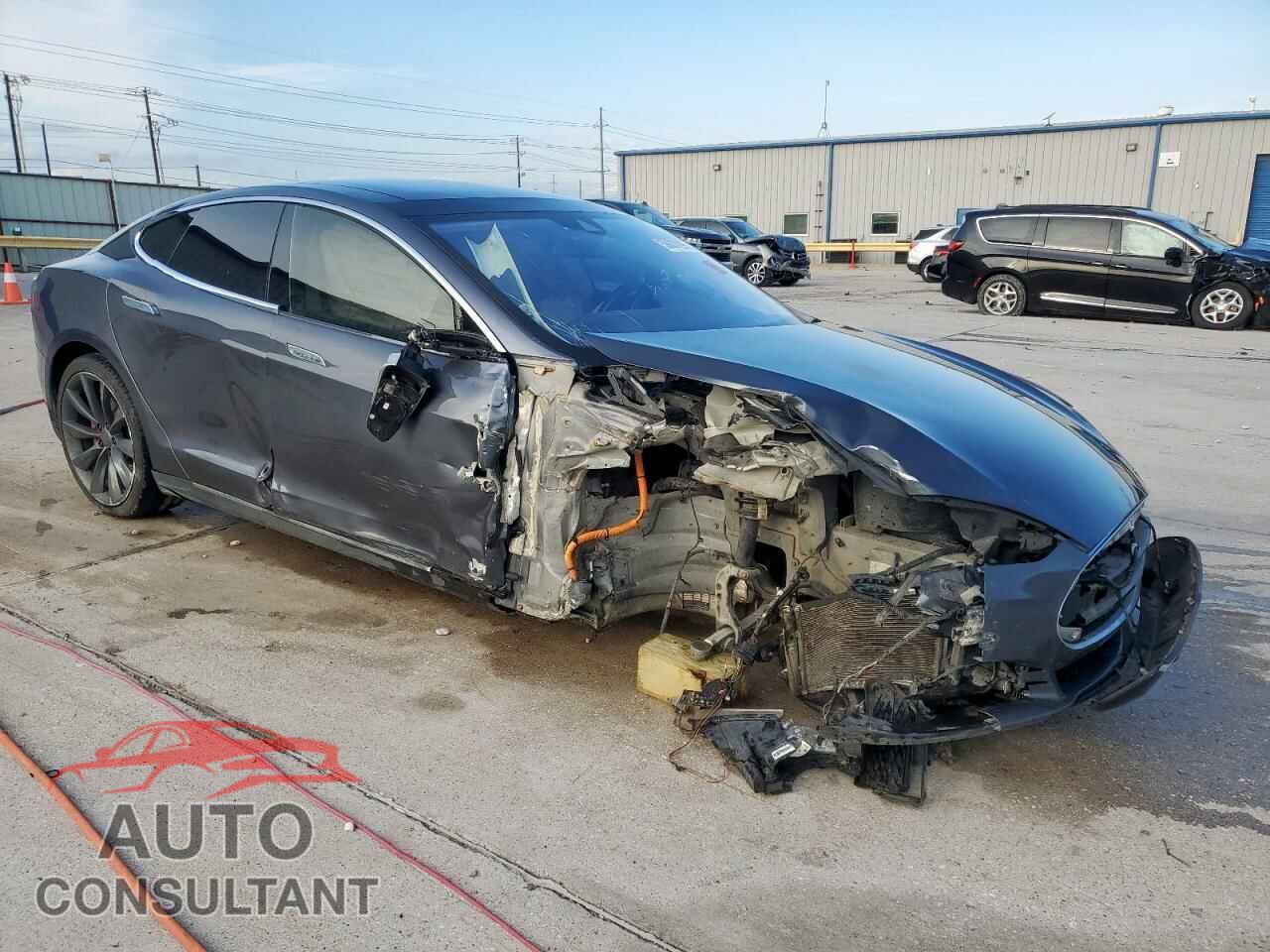 TESLA MODEL S 2016 - 5YJSA1E40GF137717