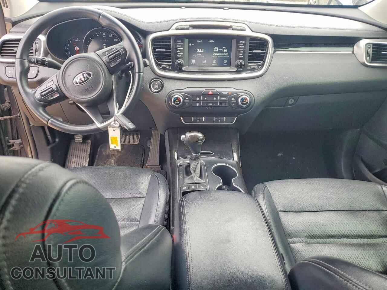 KIA SORENTO 2017 - 5XYPHDA59HG204357