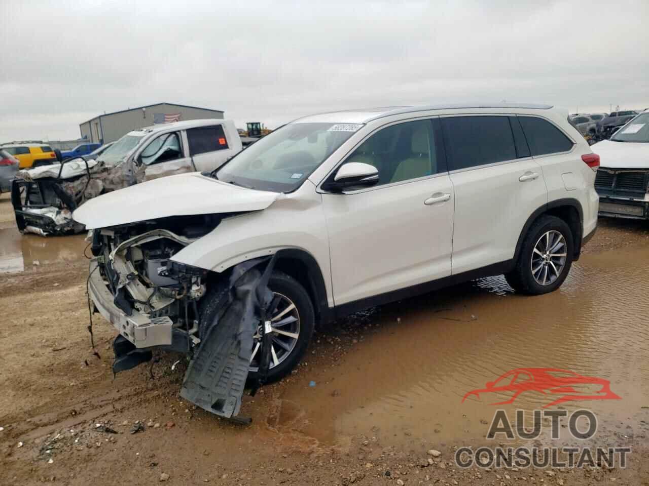 TOYOTA HIGHLANDER 2019 - 5TDJZRFH0KS586100