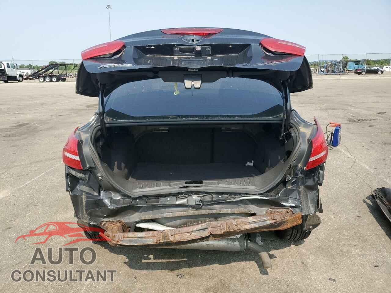 FORD FOCUS 2018 - 1FADP3F2XJL228407