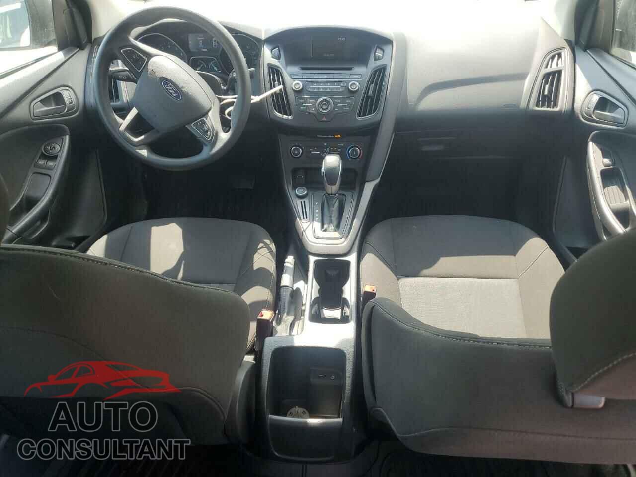 FORD FOCUS 2015 - 1FADP3E23FL333525