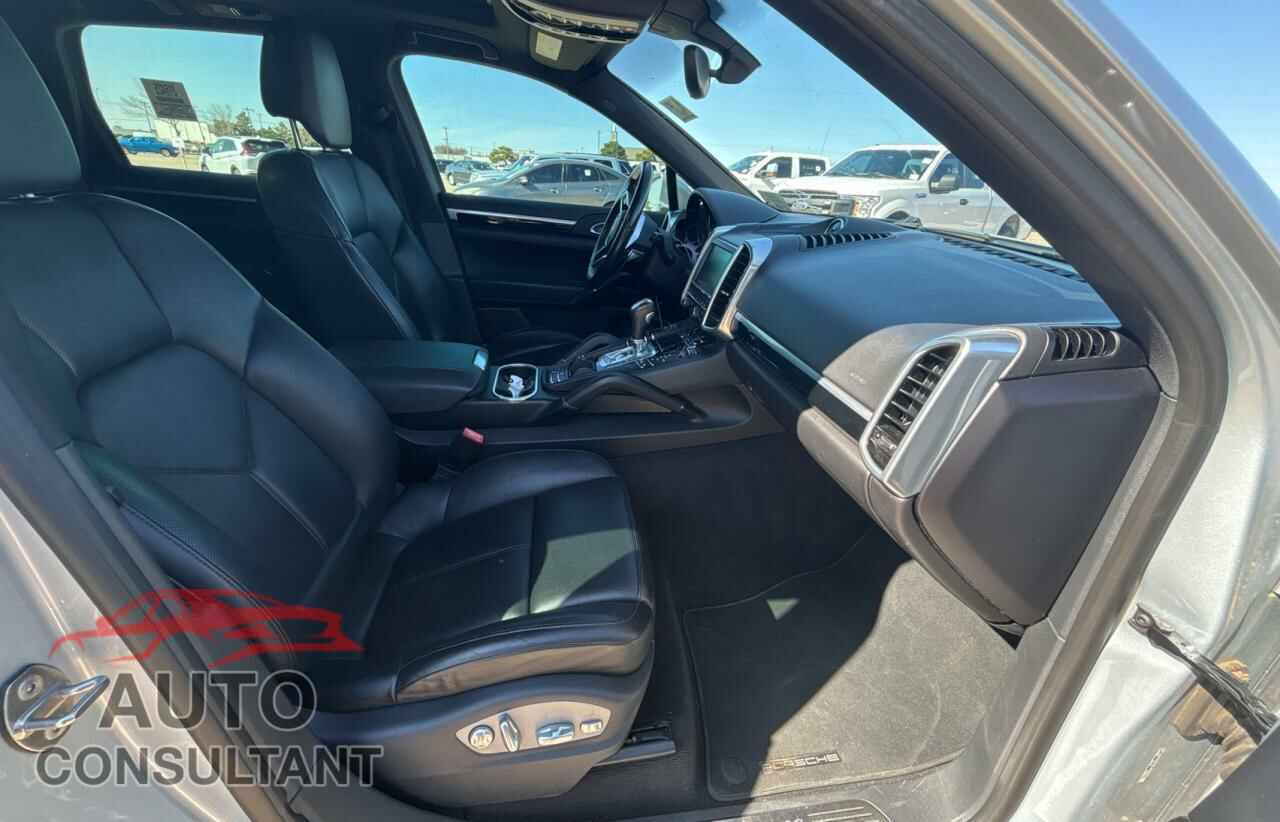PORSCHE CAYENNE 2016 - WP1AA2A27GLA08326