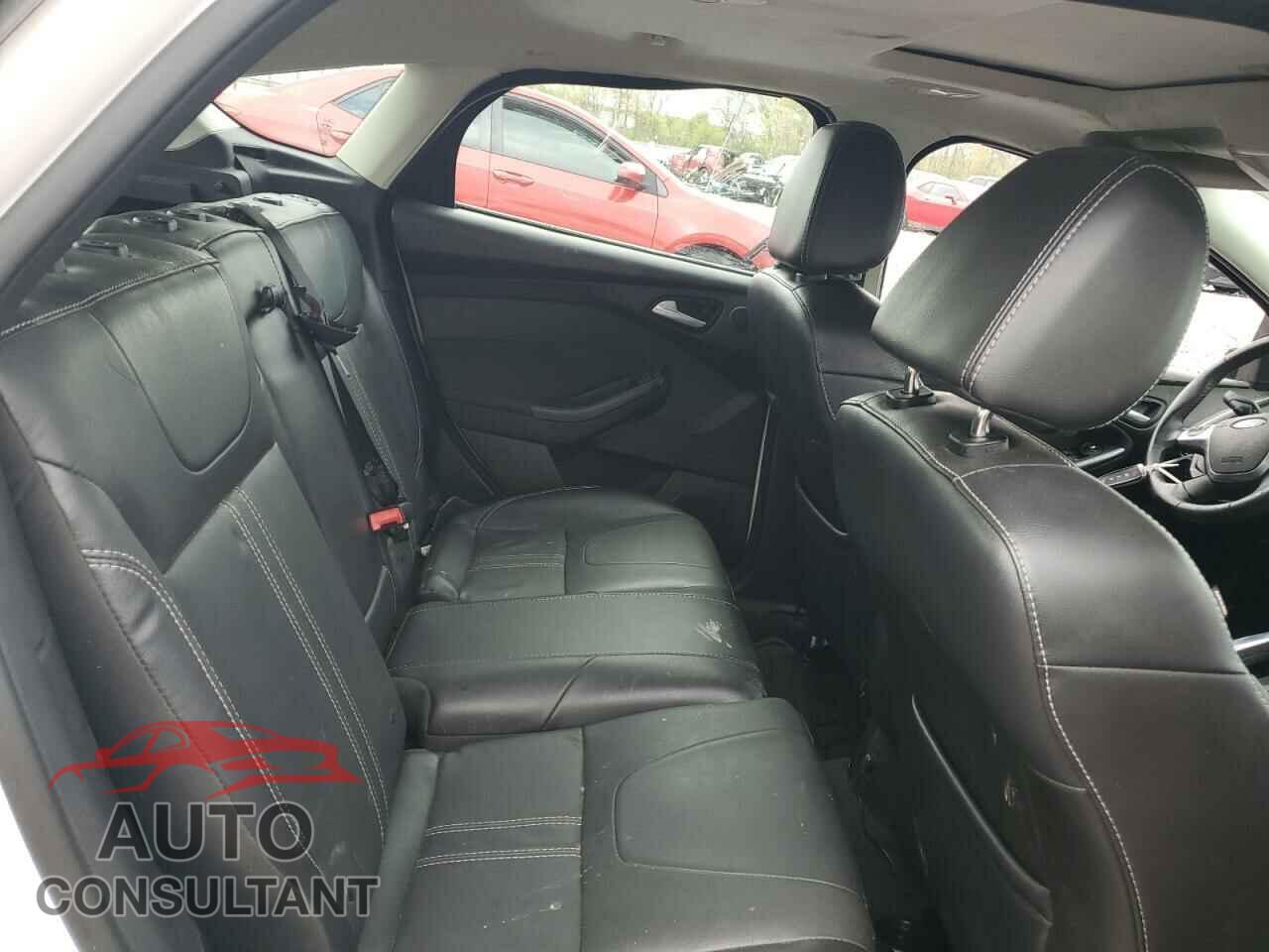 FORD FOCUS 2014 - 1FADP3N26EL137884