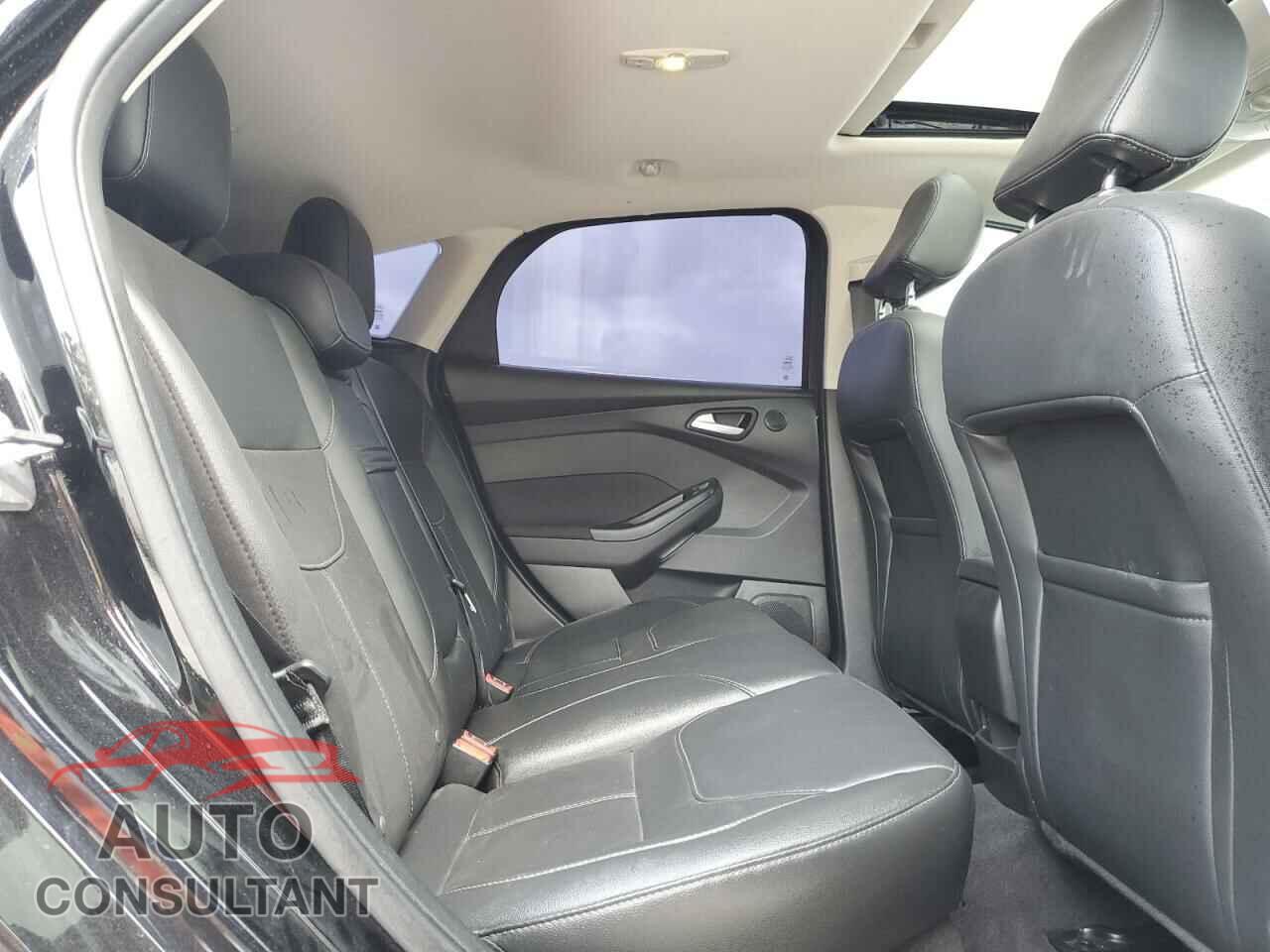 FORD FOCUS 2016 - 1FADP3N25GL215901
