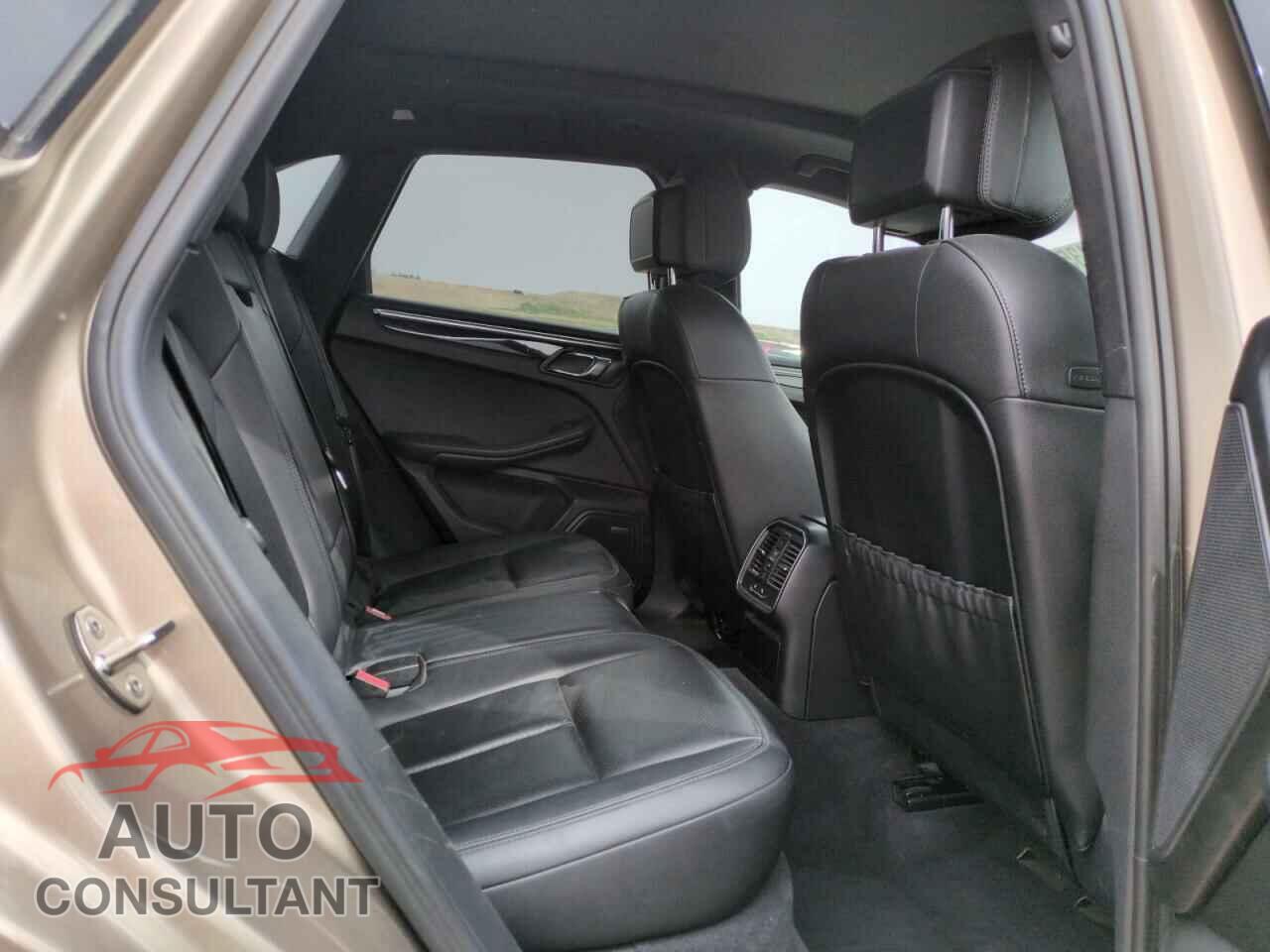PORSCHE MACAN 2016 - WP1AB2A55GLB49841